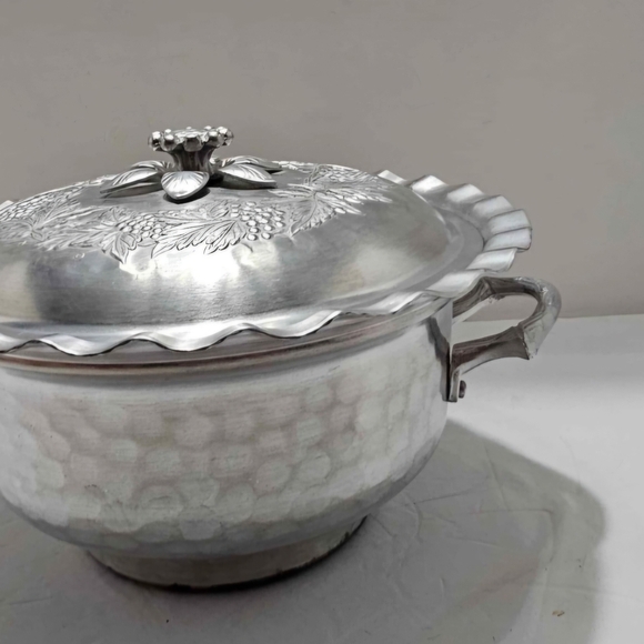 Vintage Everlast Forged Aluminum Bowl With Ribbed Lid - Picture 3 of 6